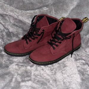 Dr. Martens Women’s Burgundy Shoreditch Casual Lightweight Lace-Up Boots size 9